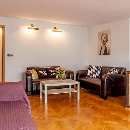 Apartmán Klimatyczne Mieszkanie 3-pok. 200m Od Dworca Glownego Pkp *