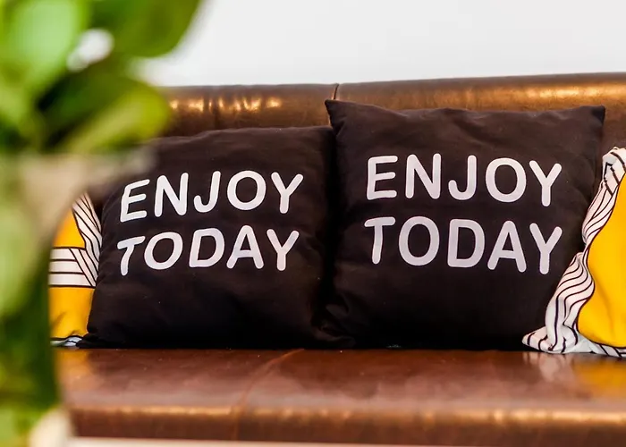 Apartment Klimatyczne Mieszkanie 3-pok. 200m Od Dworca Glownego Pkp Wroclaw