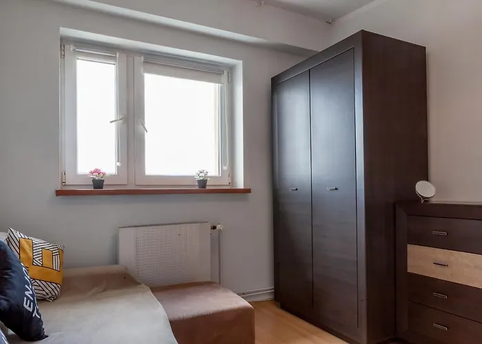 Klimatyczne Mieszkanie 3-pok. 200m Od Dworca Glownego Pkp Apartment