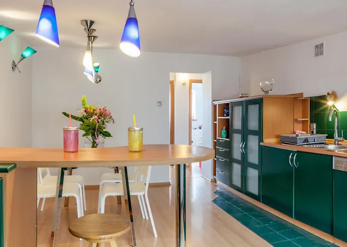 Klimatyczne Mieszkanie 3-pok. 200m Od Dworca Glownego Pkp