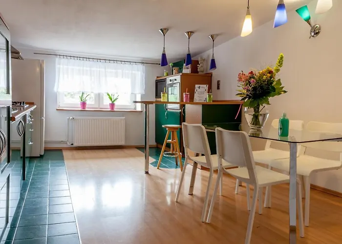 Klimatyczne Mieszkanie 3-pok. 200m Od Dworca Glownego Pkp Apartment